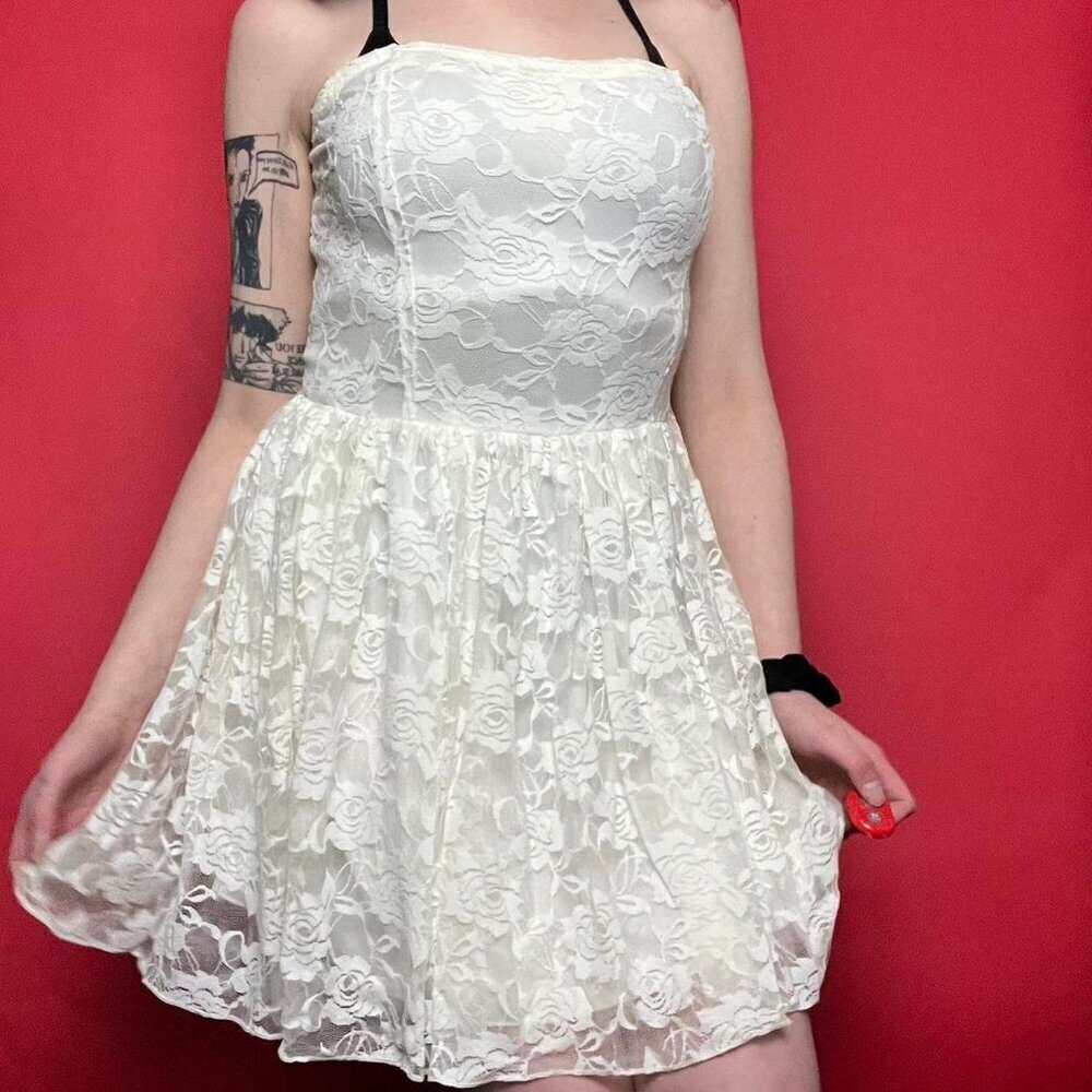 Ardene / Y2K strapless white lace mini dress π€π€βββββ - Picture 2 of 5